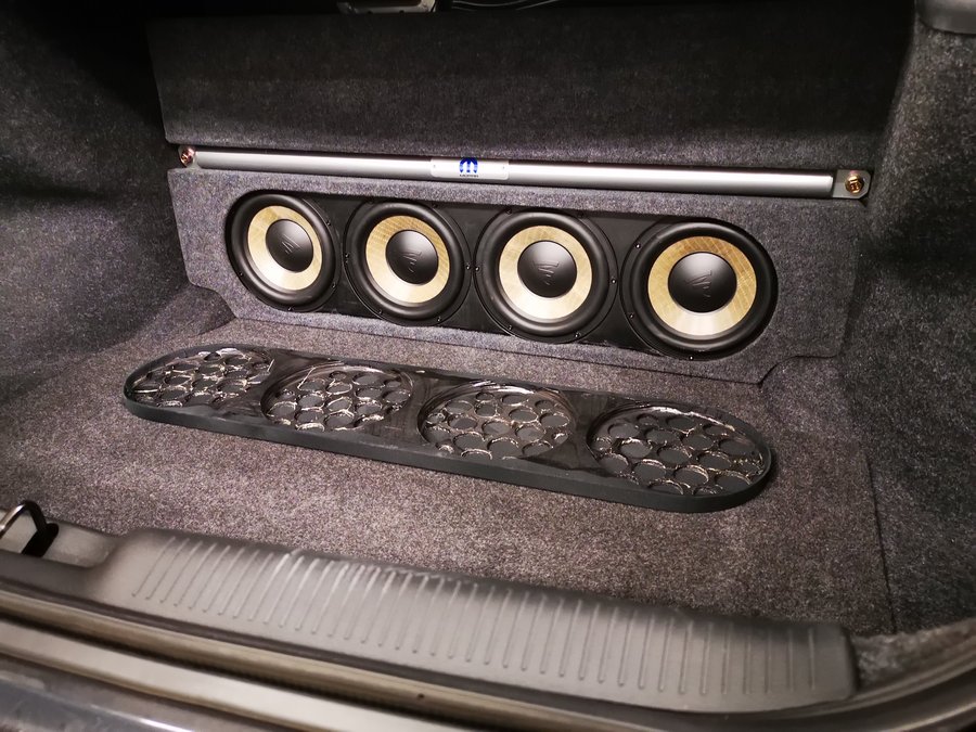 subwoofer-dodge-charger-4.jpg
